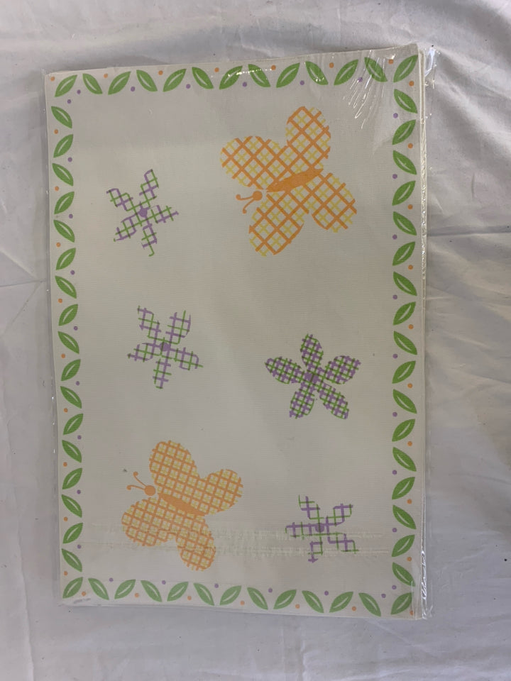 4 NIP PLACE MATS W/ PLAID FLOWERS + BUTTERFLIES.