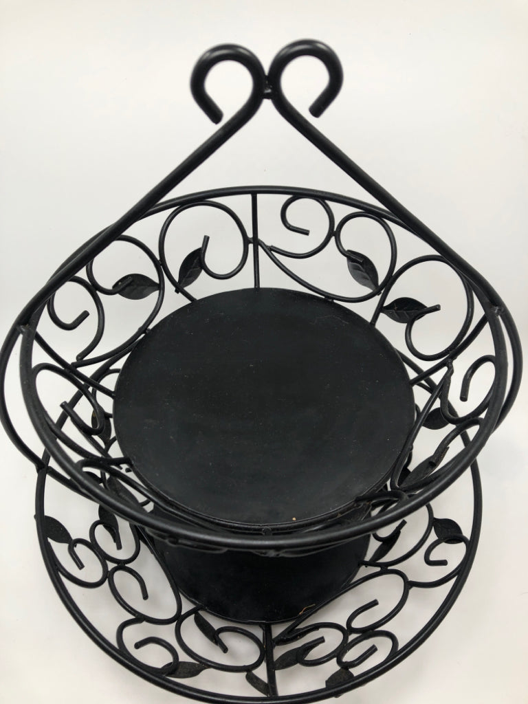 2-TIER FRUIT BASKET W/METAL LEAVES.