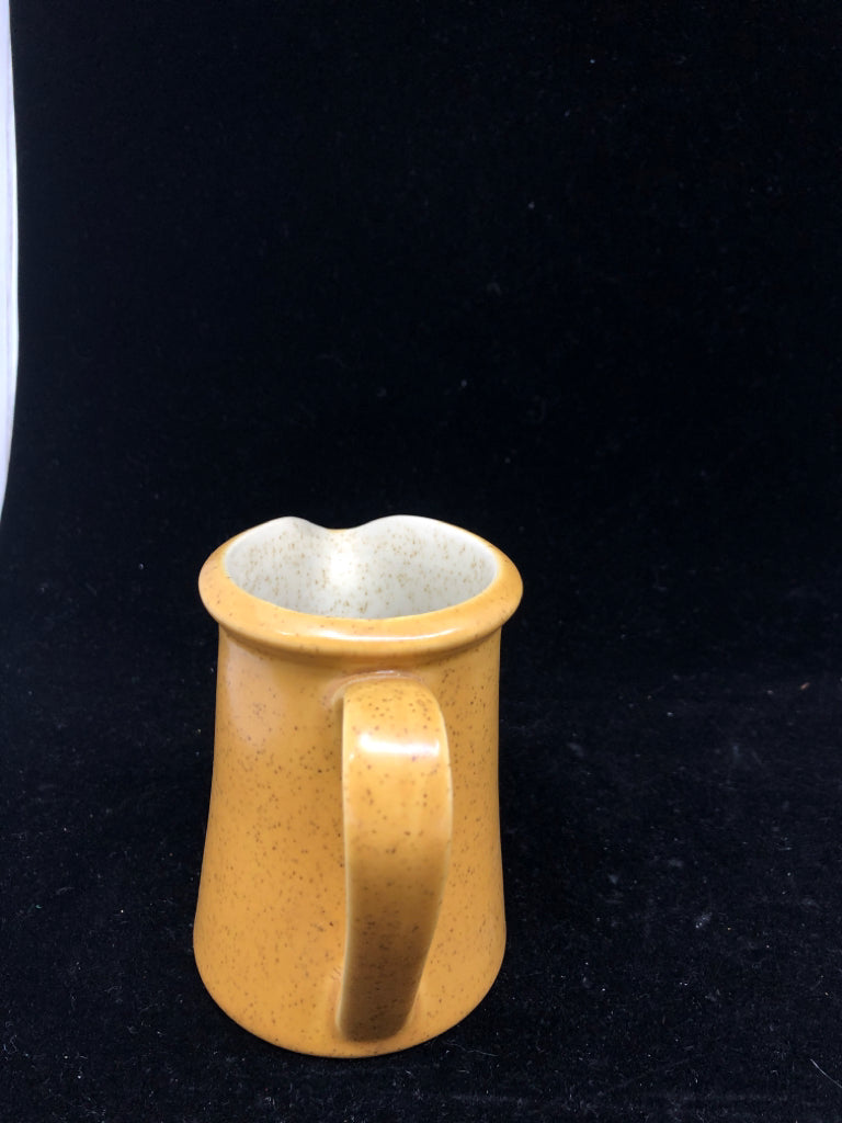 VTG STONEWARE CREAMER.