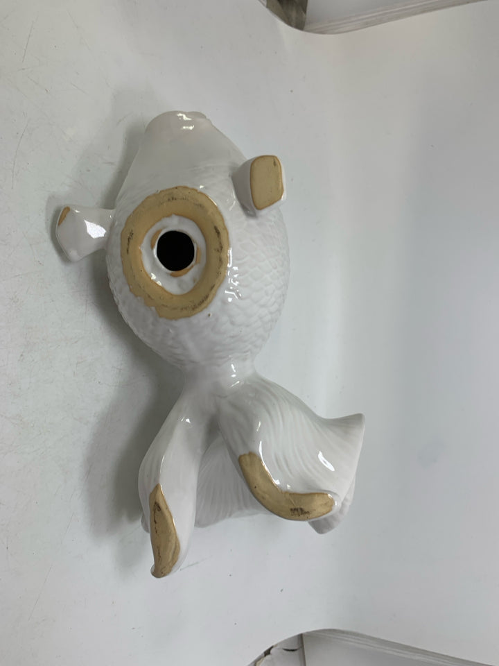 LARGE WHITE CERAMIC FISH W/ BIG TAIL.