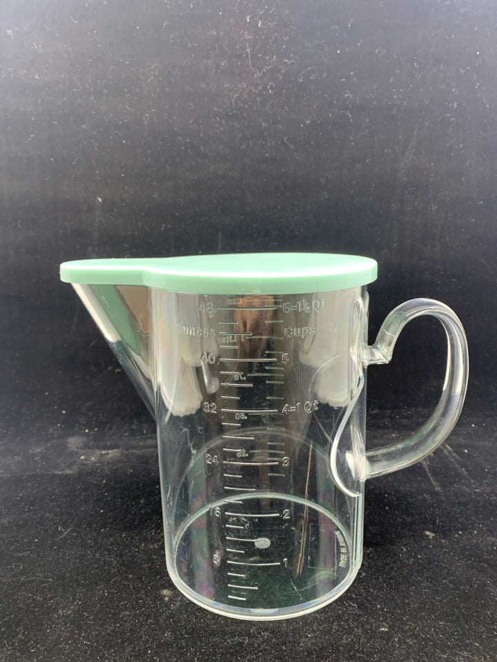 PLASTIC MEASURING CUP/POURING- TEAL COVER.