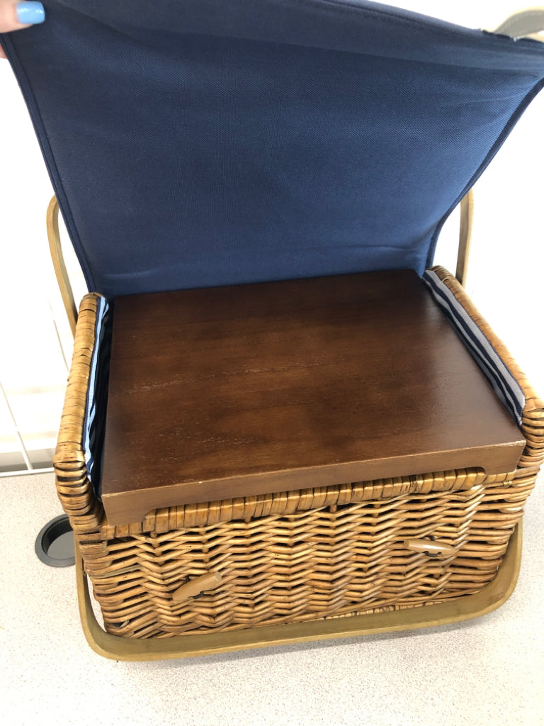 WICKER PICNIC BASKET SET W/BLUE STIPE LINING.