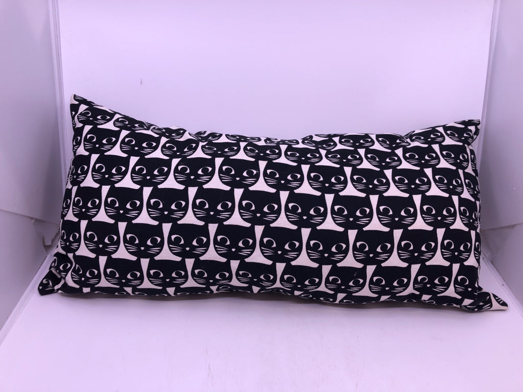 BLACK CAT FACES RECTANGLE PILLOW.