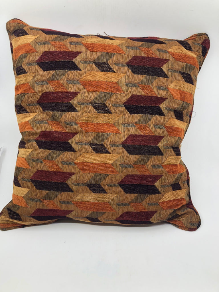 ORANGE AND BROWN PATTERN PILLOW.