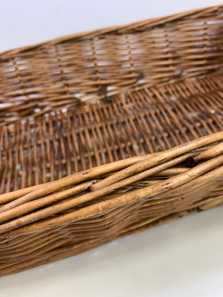 SHALLOW WOVEN RECTANGLE BASKET.