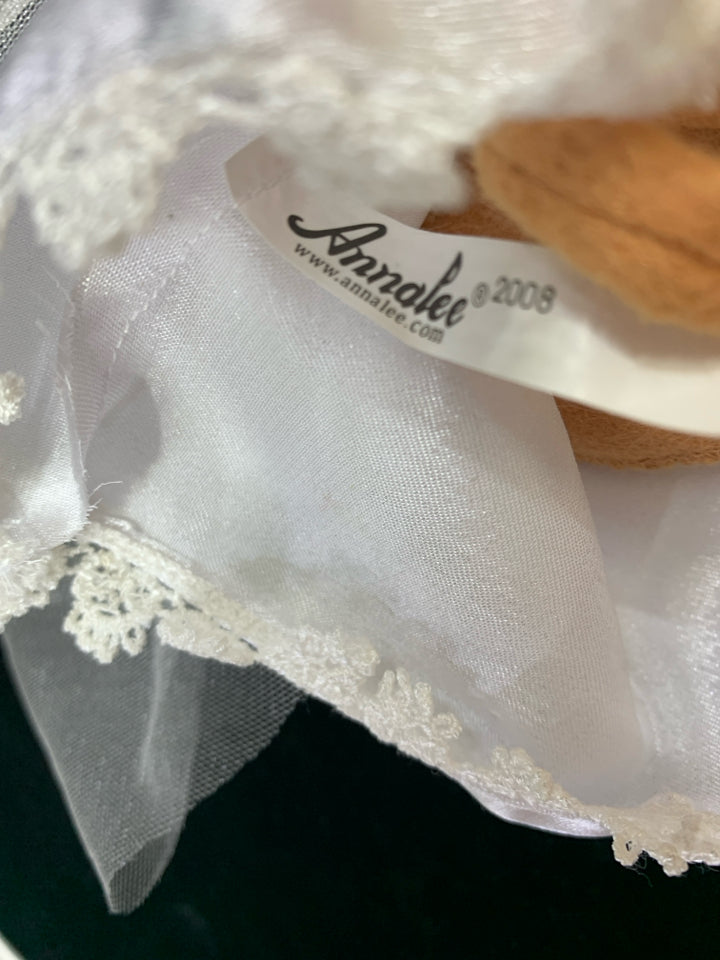 ANNALEE BRIDE & GROOM.