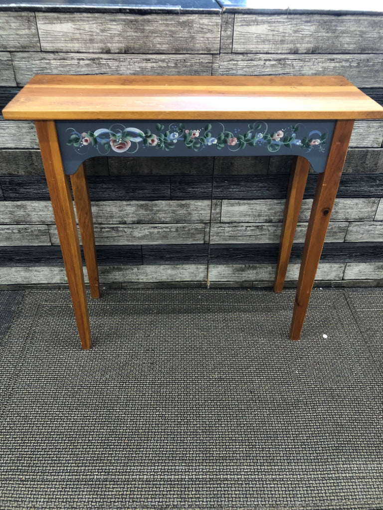 VTG GREEN FLORAL ENTRY WAY TABLE.