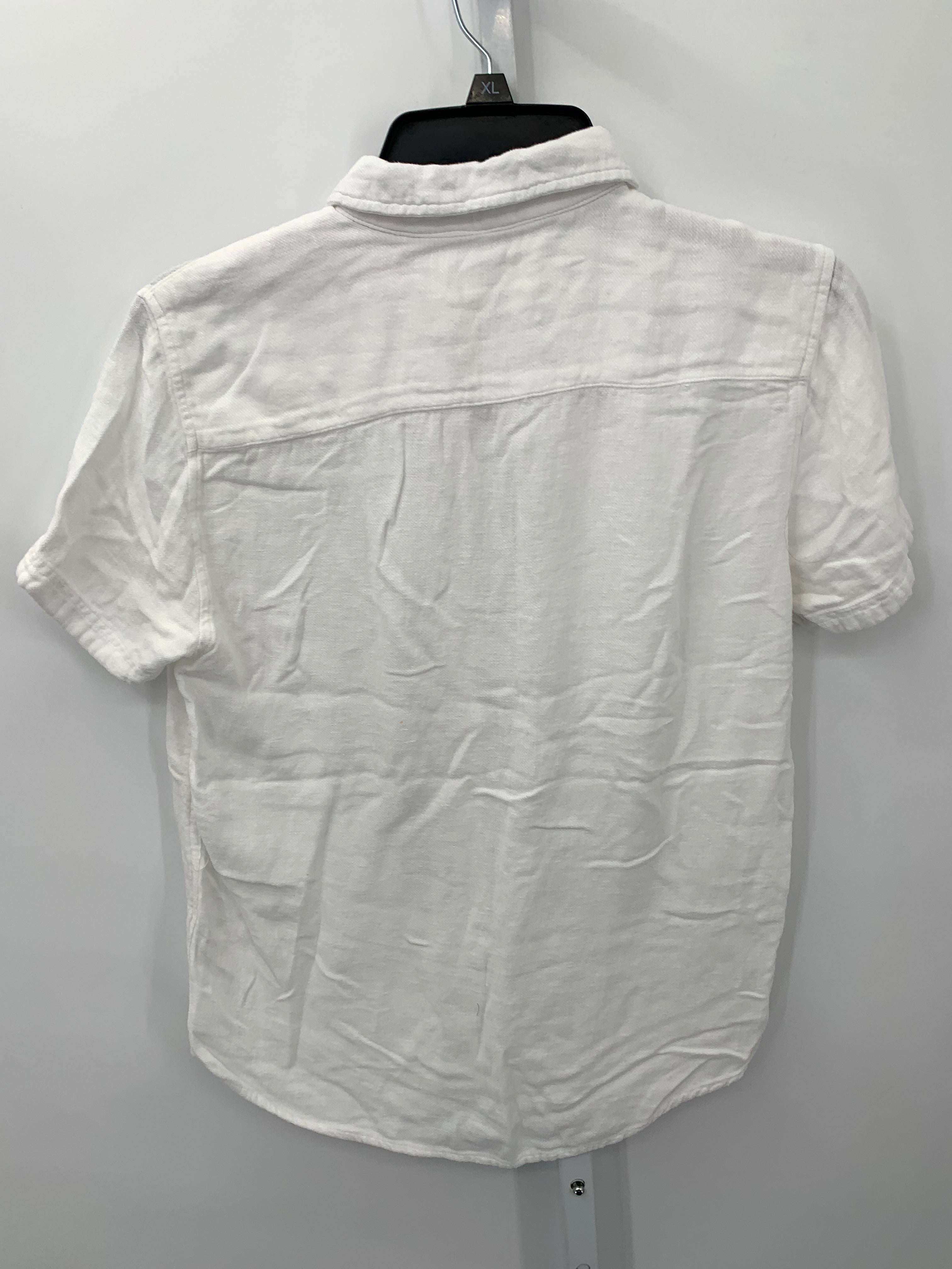 BUTTON DOWN SHIRT.
