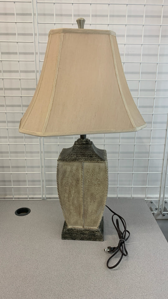 WHITE WASHED RECTANGLE BASE LAMP W/TAN SHADE.