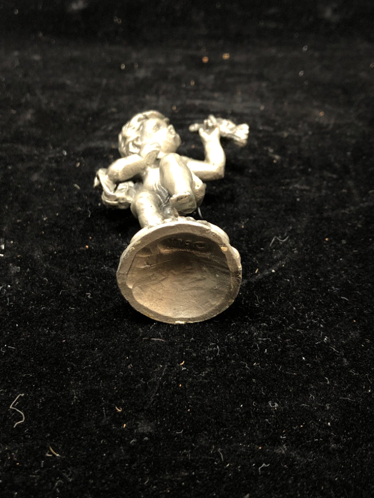 SM METAL CHERUB FIGURE ON PEDESTAL.