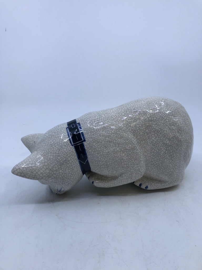 DEDHAM POTTERY SHELF SITTING CAT.