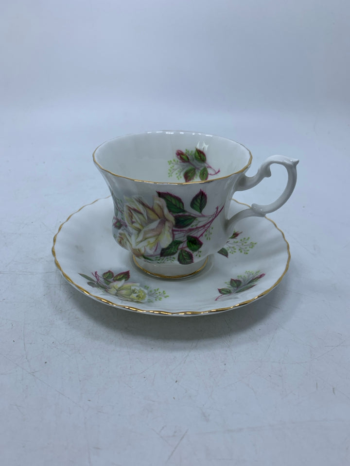 WHITE ROSES TEACUP/SAUCER.