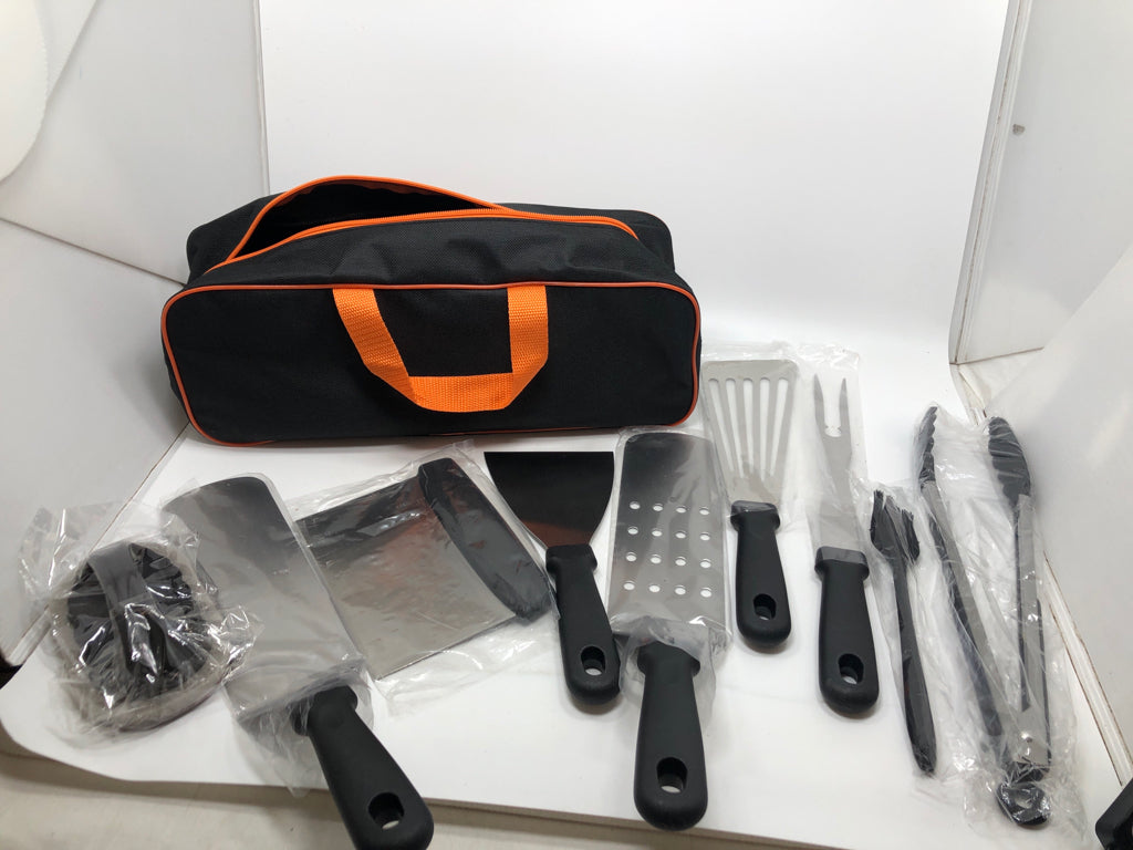 9PC GRILL KIT IN BAG.