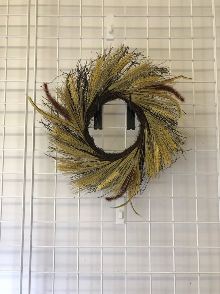 FAUX GRASSES WREATH.