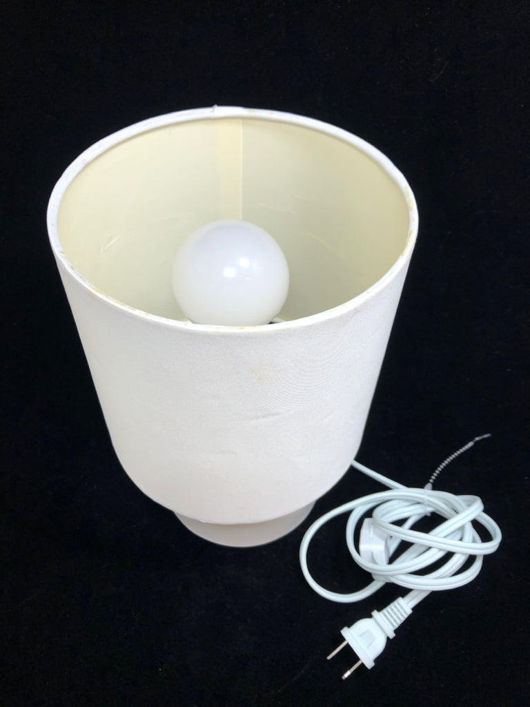 WHITE DESK LAMP W/WHITE SHADE.