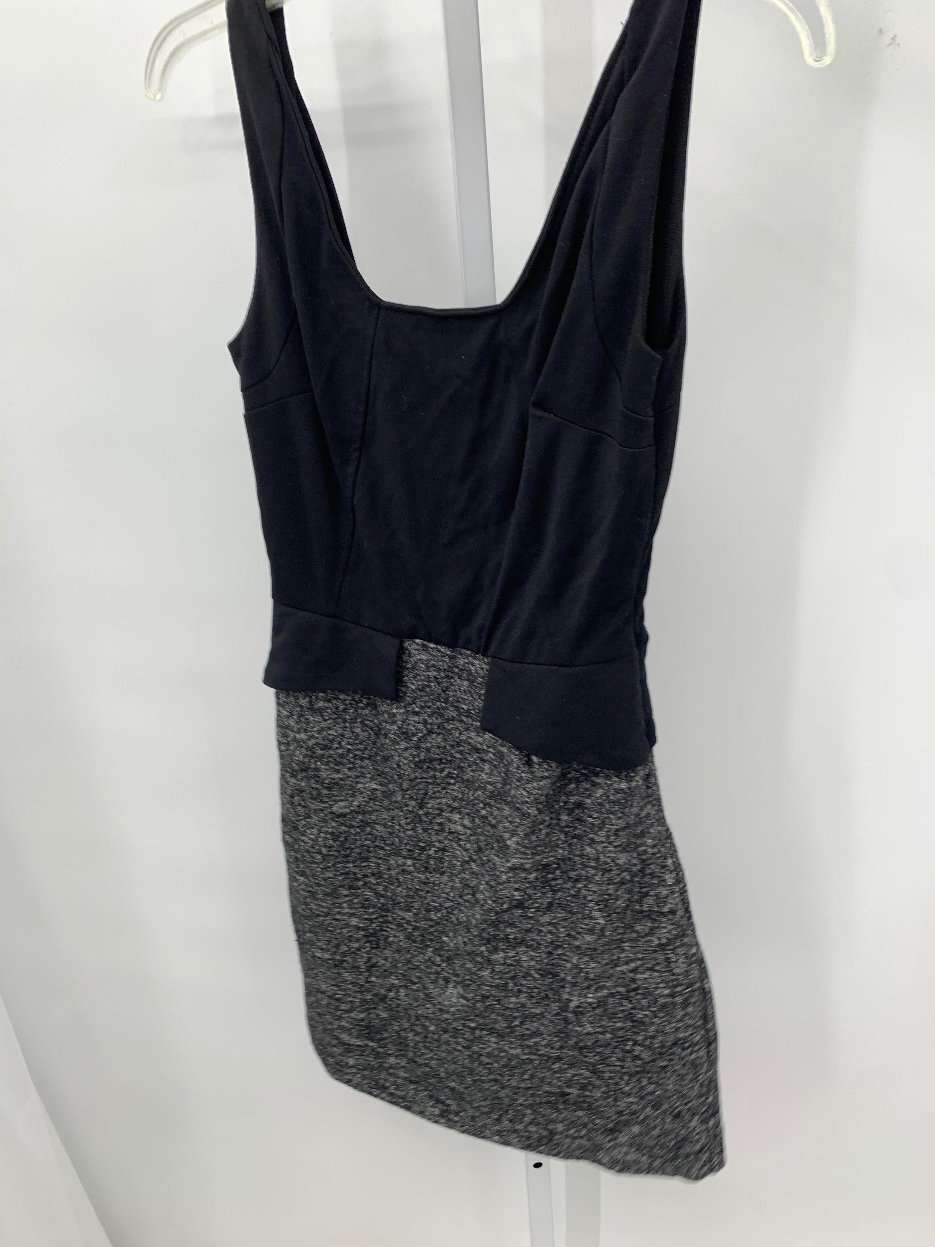 Size Small Misses Sleeveless Dress