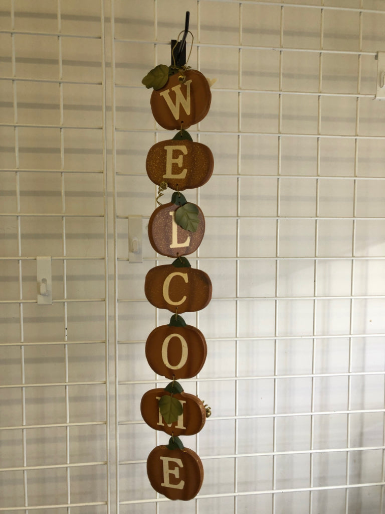 WOOD WELCOME PUMPKIN DOOR HANGING.
