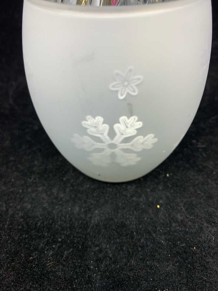 SILVER FROSTED SNOWFLAKE TEA LIGHT HOLDER.
