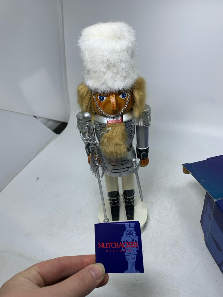 VTG IN BOX NUTCRACKER VILLAGE IN SILVER SOLDIER.