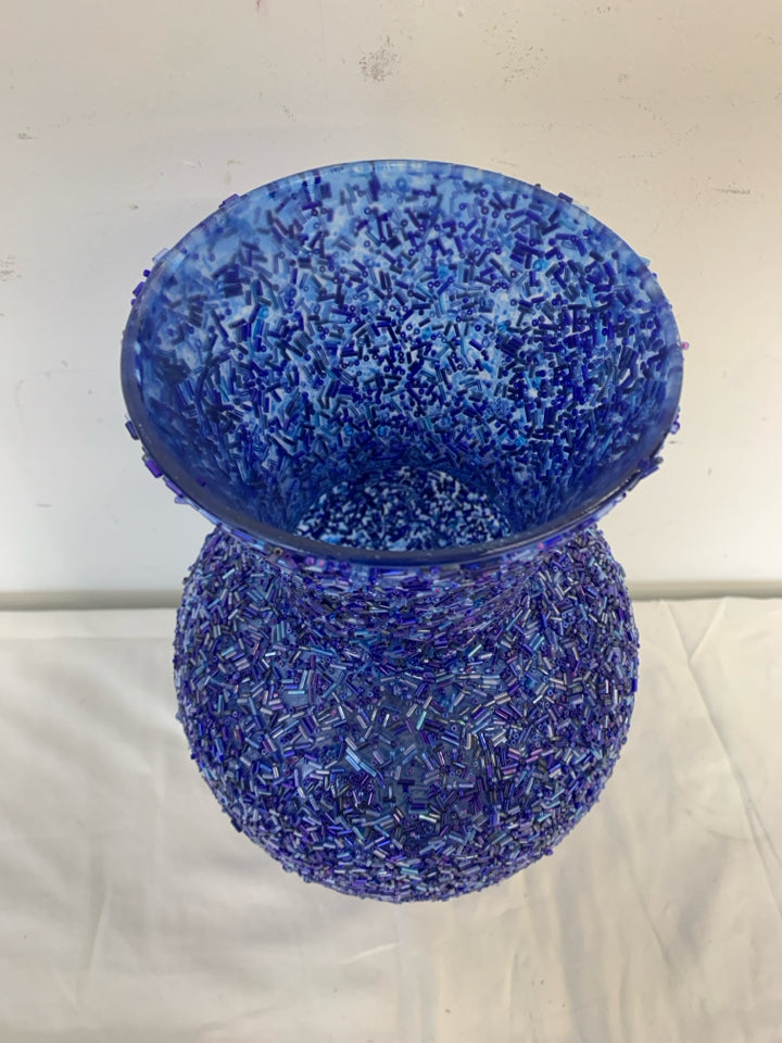 LARGE BLUES BEADED VASE.