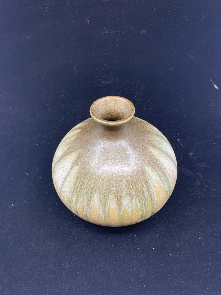 WIDE BASE DRIP VASE W NARROW TOP.