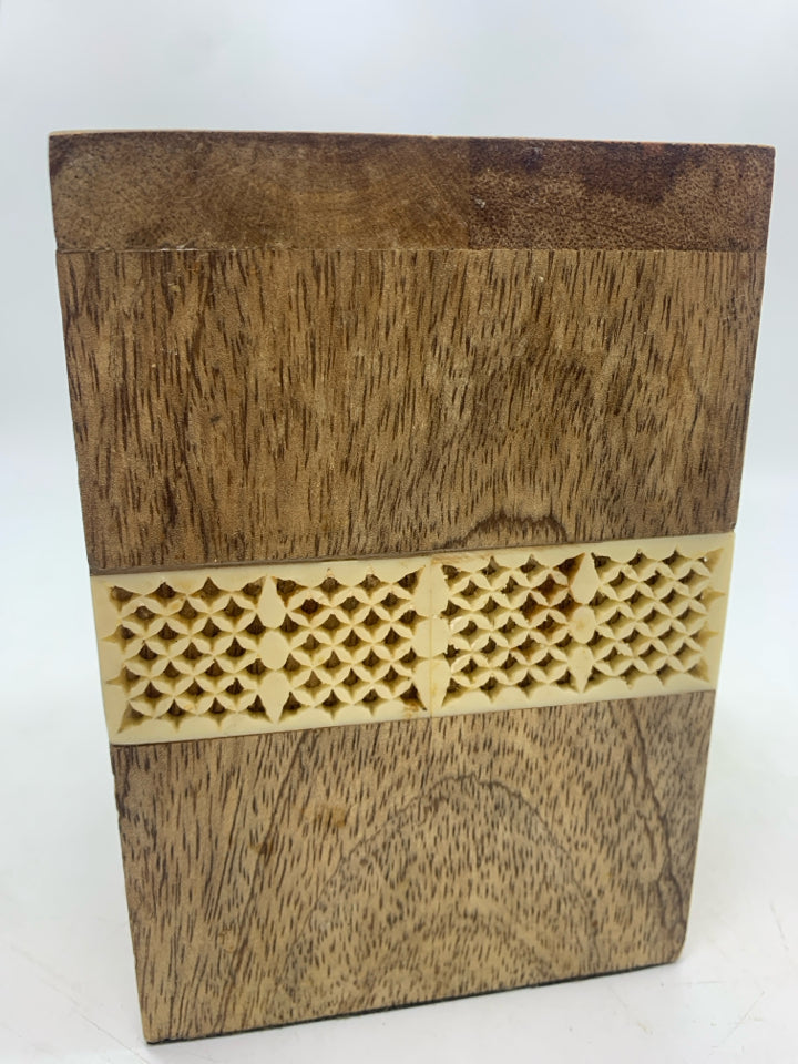 WOOD PILLAR CANDLE HOLDER W/INLAID BAND.