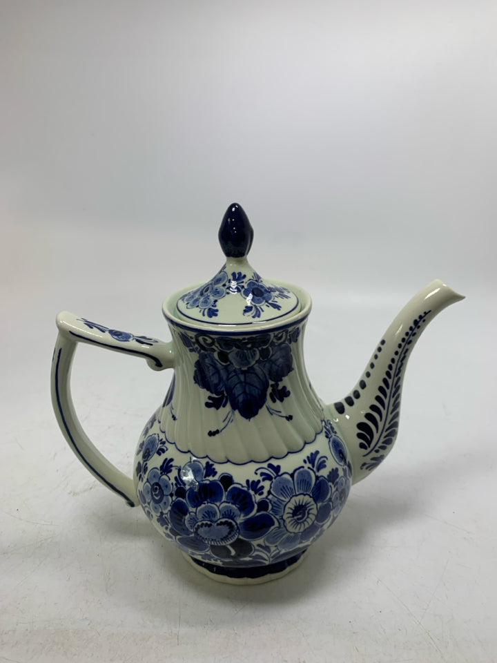 VTG HAND PAINTED FLORAL TEA POT.