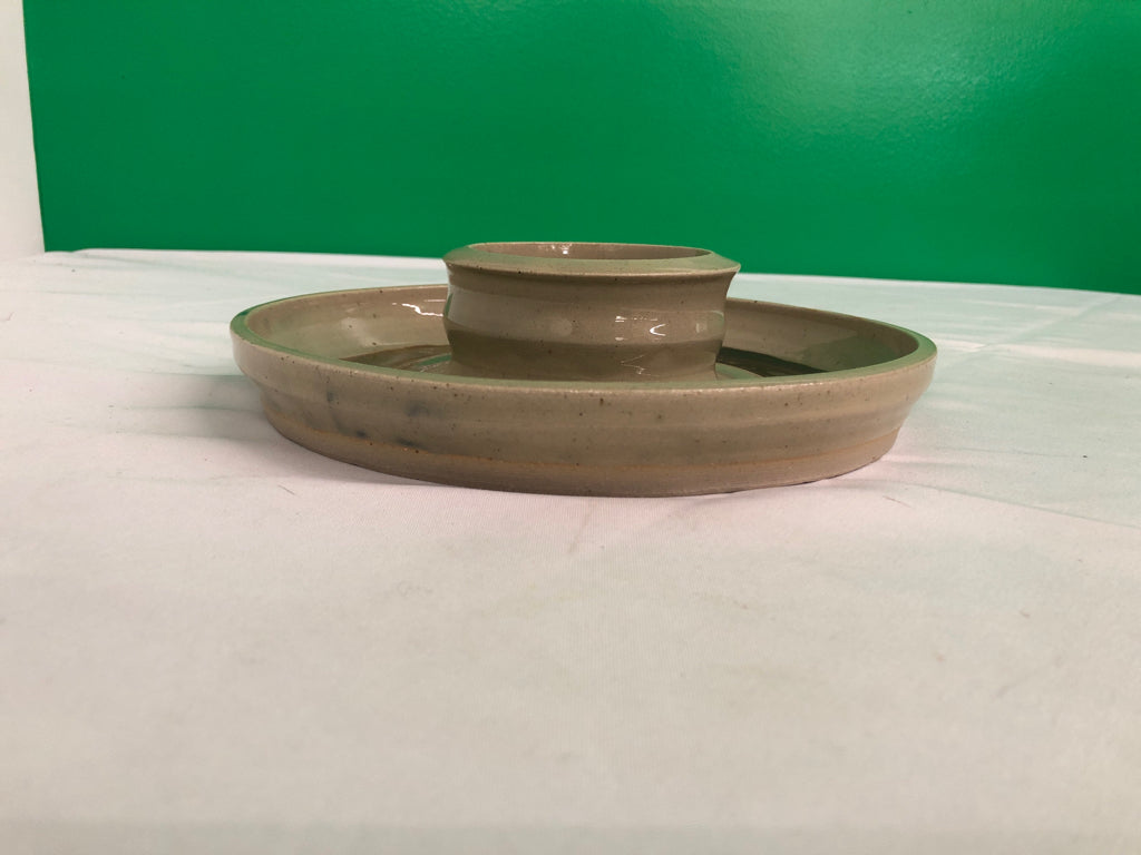 GREY POTTERY CHIP+DIP W/ GREEN BOTTOM PAINTED CHIP WORDS.
