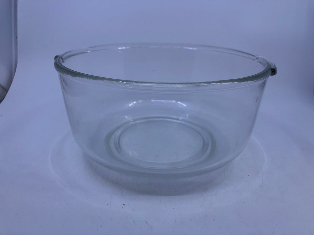 CLEAR MIXING BOWL W/ TEXTURED BOTTOM.