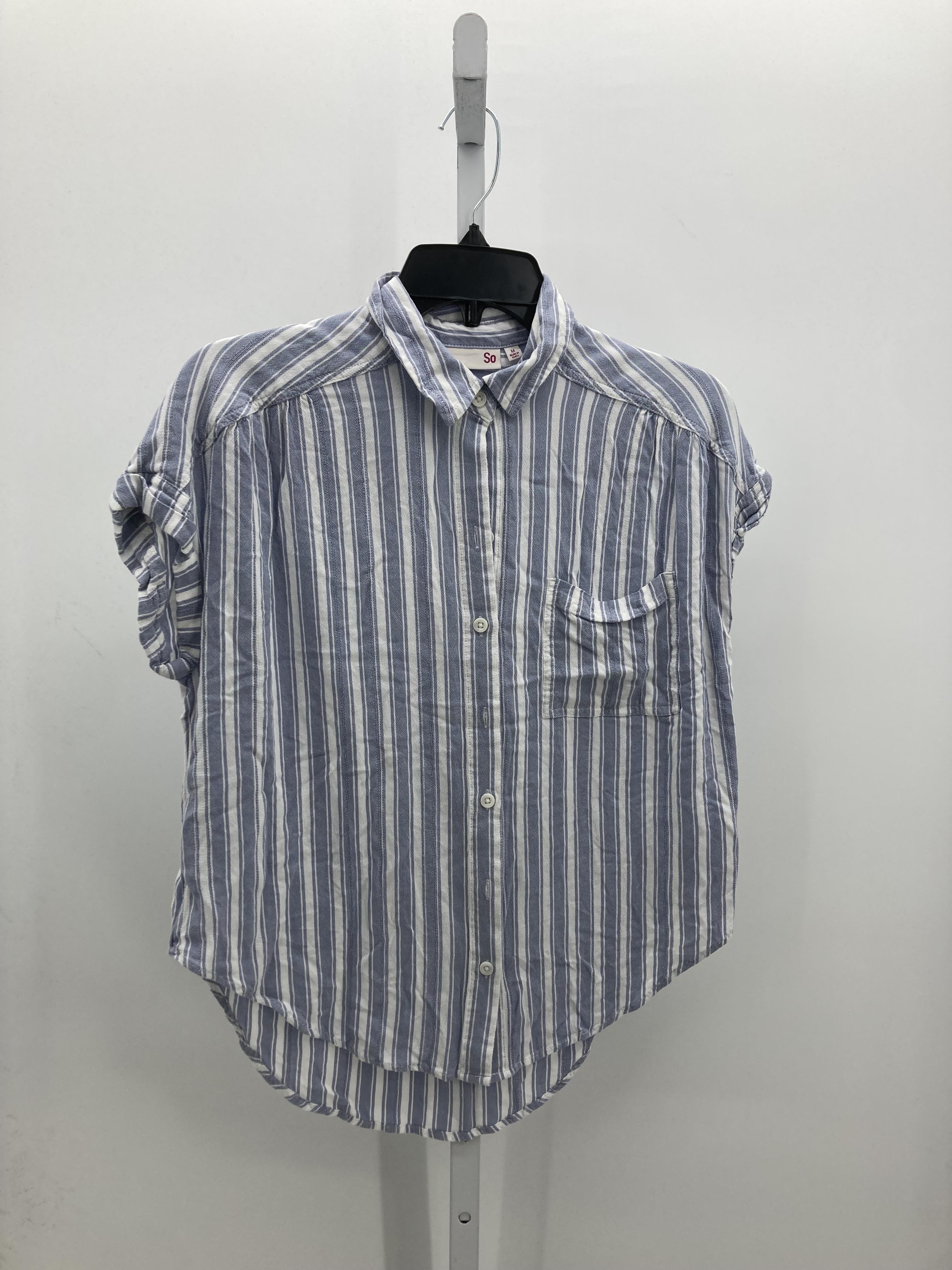 SO Size Medium Juniors Short Sleeve Shirt