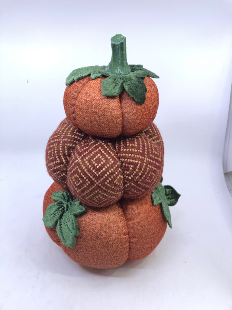 3 STACKED PLUSH PUMPKIN.