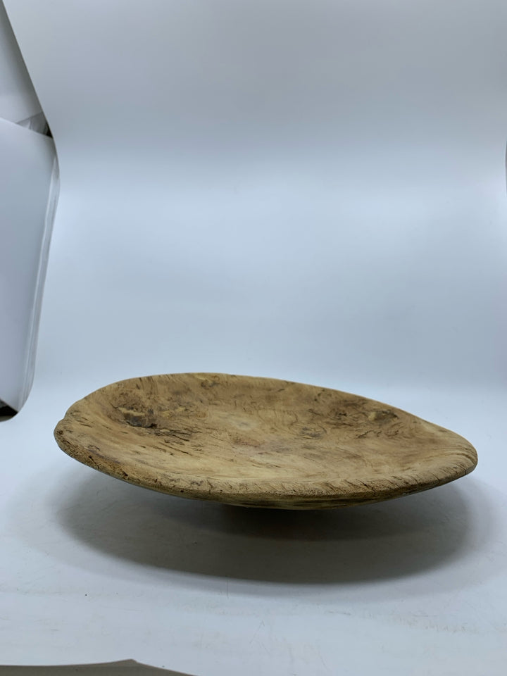 LARGE FOOTED RAW WOOD CENTERPIECE.