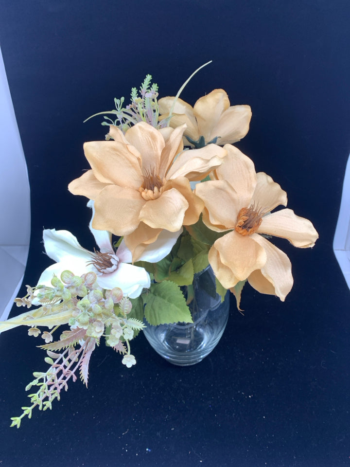 ORANGE AND CREAM FLORAL IN CLEAR VASE W FAUX WATER.