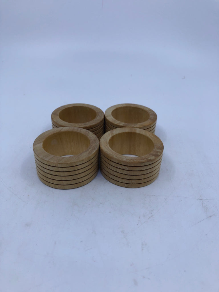 4 WOOD RIBBED NAPKIN RING HOLDER.