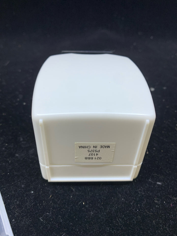 WHITE MINI SCALE IN CONTAINER.