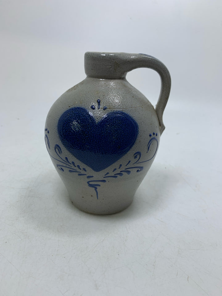 VTG SMALL JUG W/ BLUE PAINTED HEART HANDLE 1991.