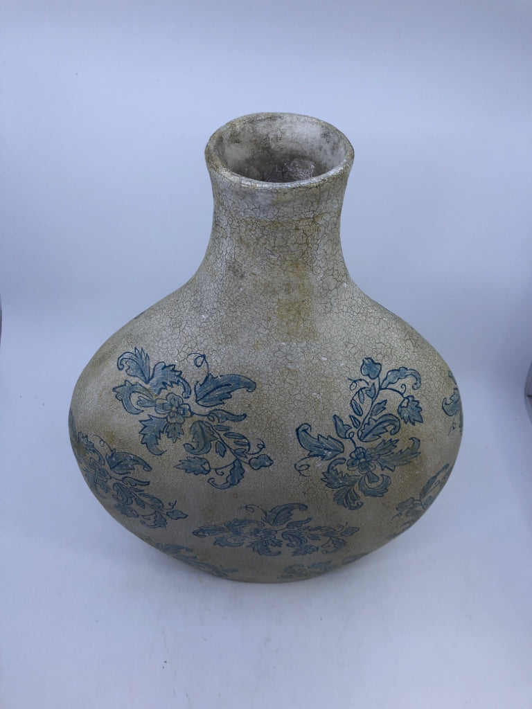 DISTRESSED CREAM CRACKLE DETAIL W/ BLUE FLOWERS.