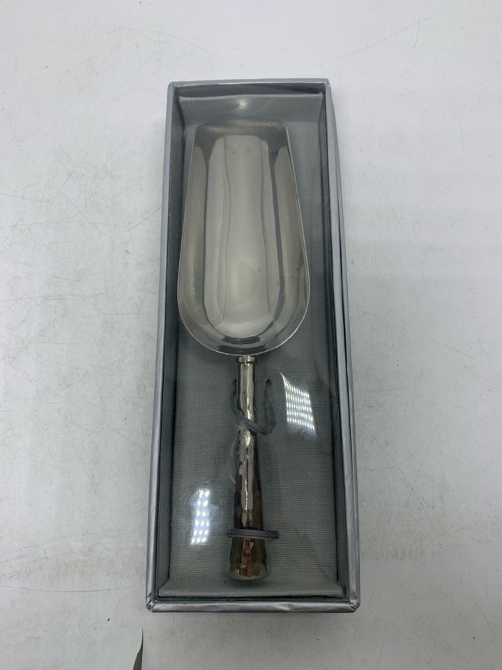 IN BOX HAMMERED METAL ICE SCOOP.