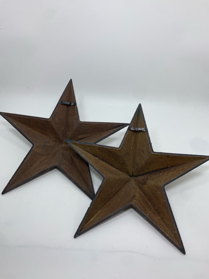 2 RED WHITE BLUE WOOD STAR WALL HANGINGS.