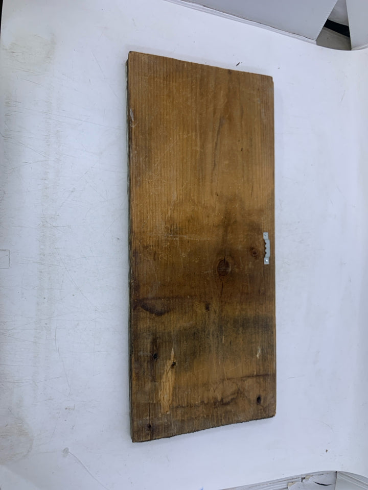 RUSTIC WOOD LIVE WALL HANGING.