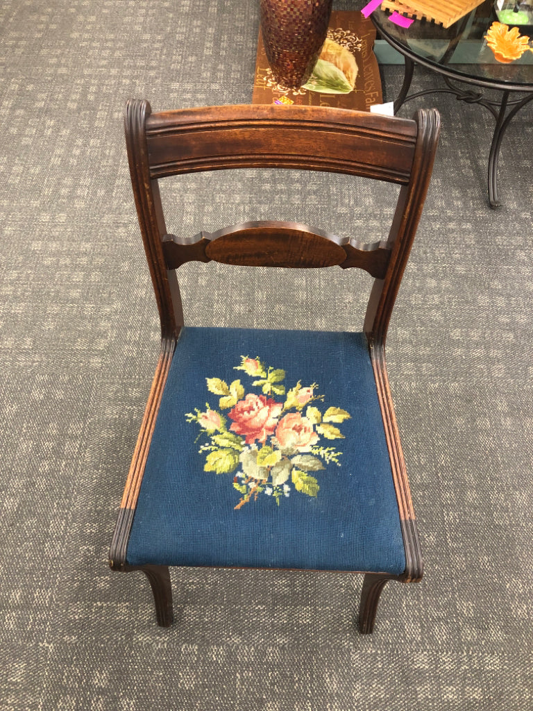 DARK WOOD TABLE W 6 CHAIRS 2 LEAVES.