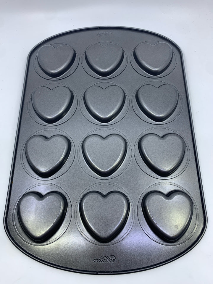 WILTON HEART COOKIE PAN.