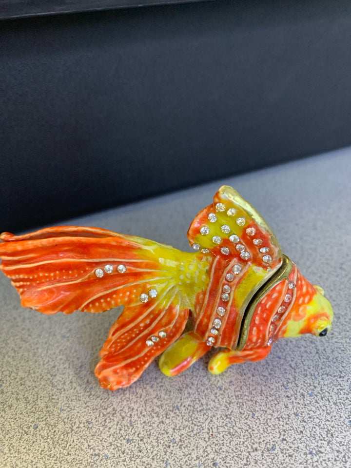 ORANGE/YELLOW FISH WITH STONES BOX.