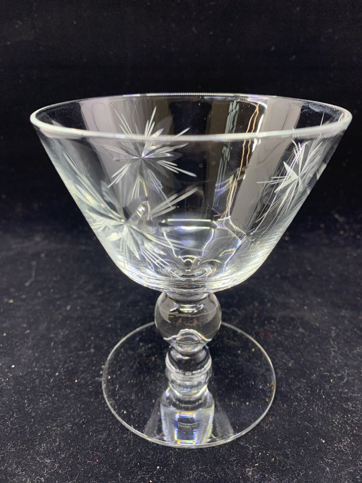 4 CRYSTAL ETCHED STAR PATTERN LIQUEUR GLASSES.