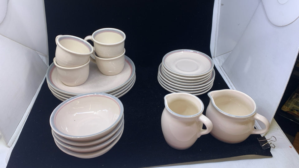 22PC PFALTZGRAFF AURA PINK DINNER SVC FOR 4.