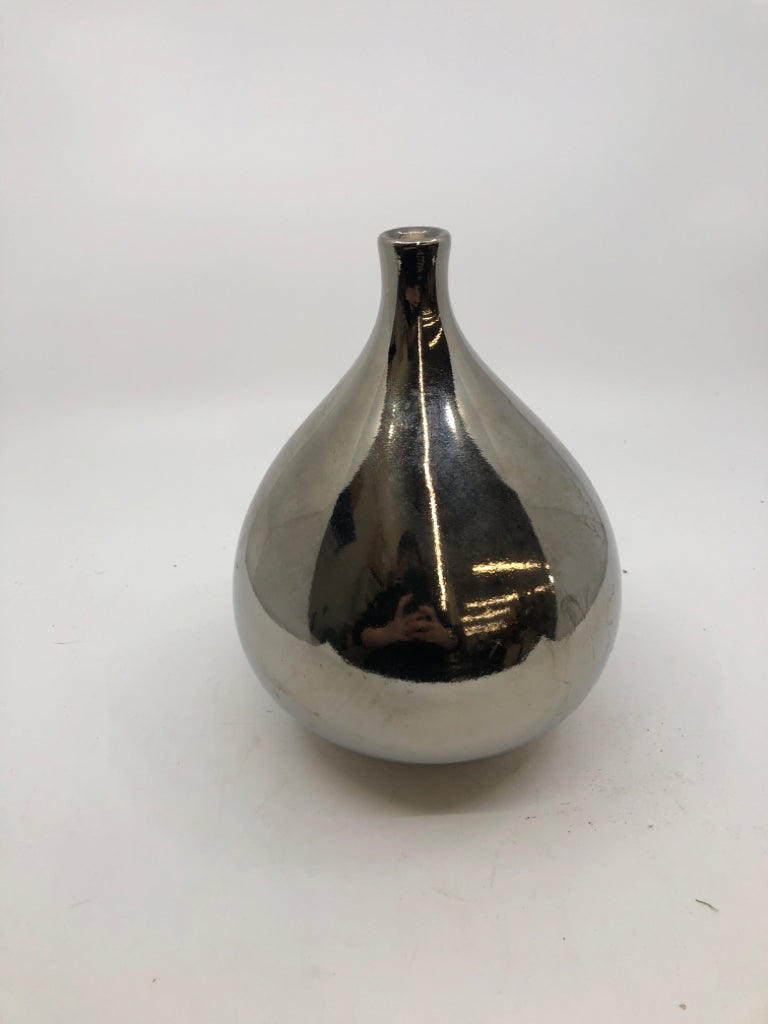 SILVER TEAR DROP SHAPED VASE.