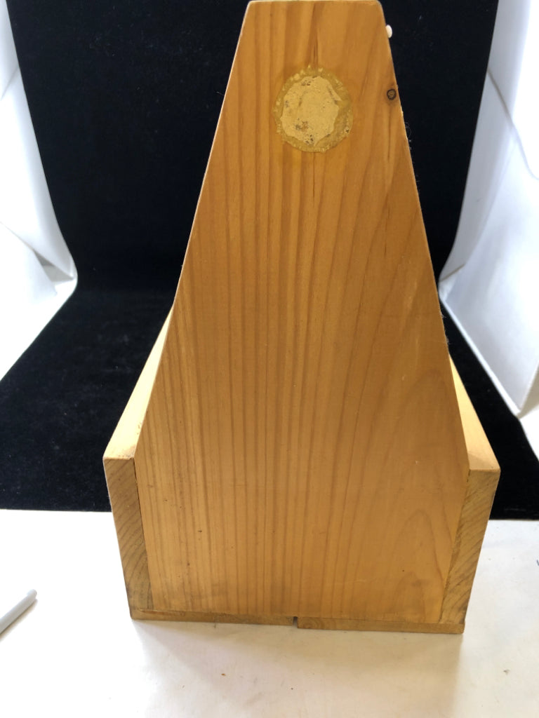 WOODEN CRATE W/ LONG HANDLE & 2 DIVIDERS.