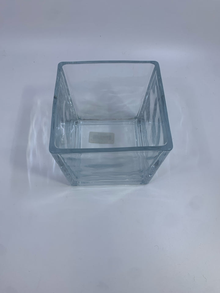 SQUARE CLEAR GLASS VASE.