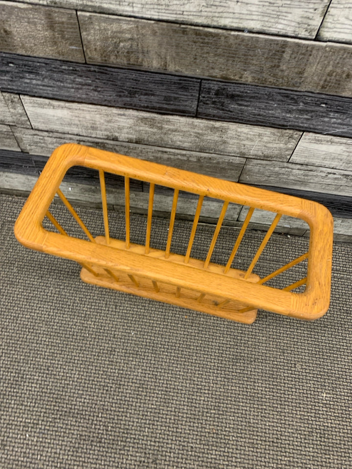 WOOD SPINDLE MAGAZINE HOLDER.