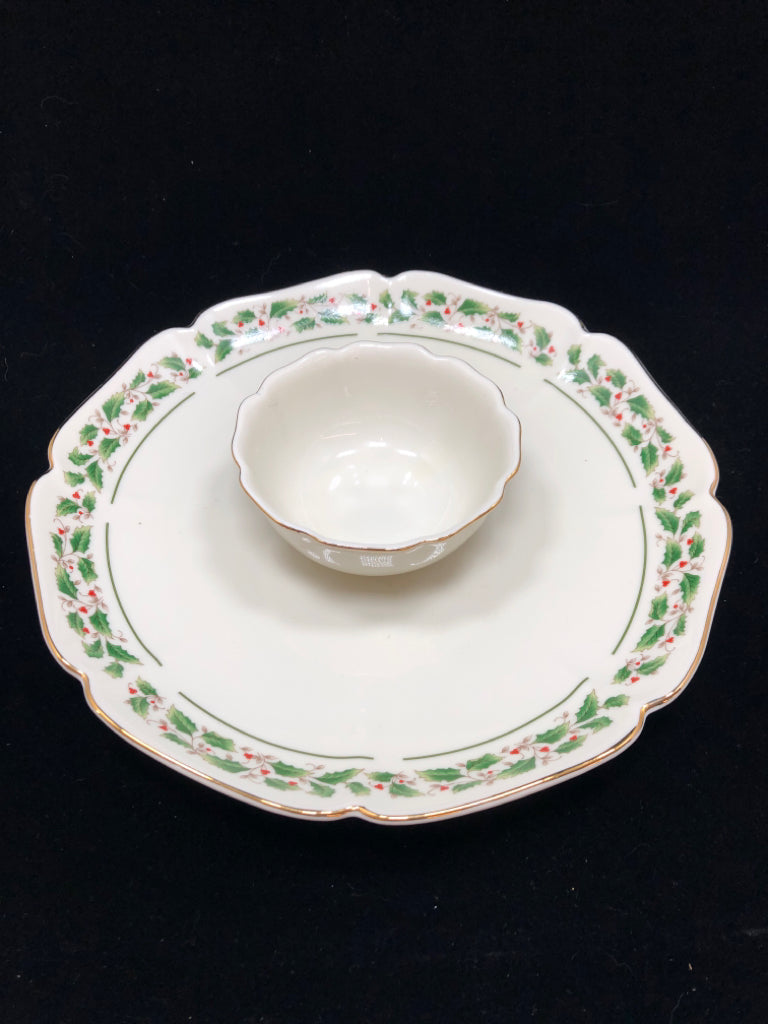 HOLLY BERRIES CHIP N'DIP SERVING TRAY.